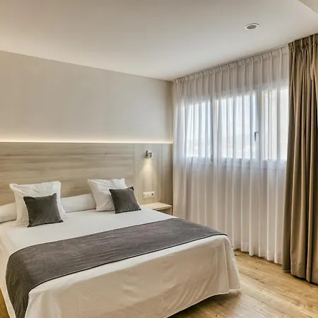 Emporium - Adults Only 3* 卡斯特罗·德波利亚斯